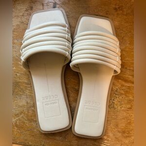 Dolce vita sandals